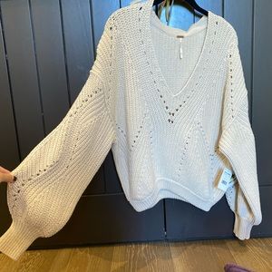 FREE PEOPLE OVERSIZED SWEATER IN PEARL SIZE XS